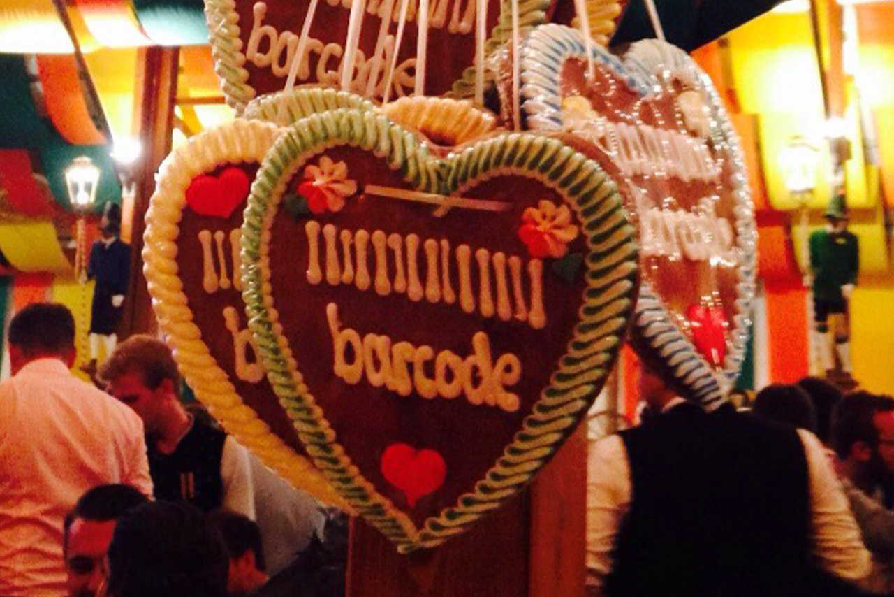Schmackhaft und lustig - Lebkuchenherzen mit Strichcodes Lebkuchenherzen mit einem abgebildeten Strichcode