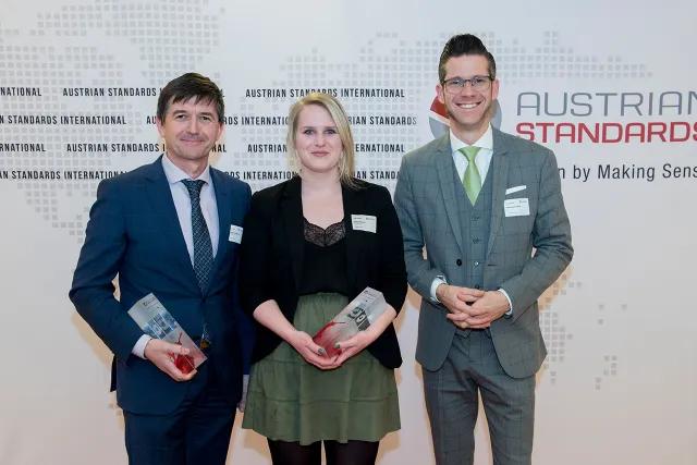 Günter Heimbuchner und Stefanie Rieder (S. Spitz) freuen sich mit Alexander Peterlik (GS1 Austria) über die Auszeichnung Günter Heimbuchner (S. Spitz), Stefanie Rieder (S. Spitz) und Alexander Peterlik (GS1 Austria)