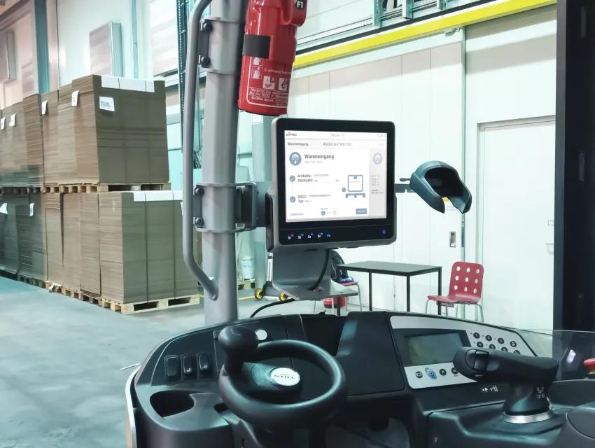 Stapler mit digitaler Benutzeroberflaeche