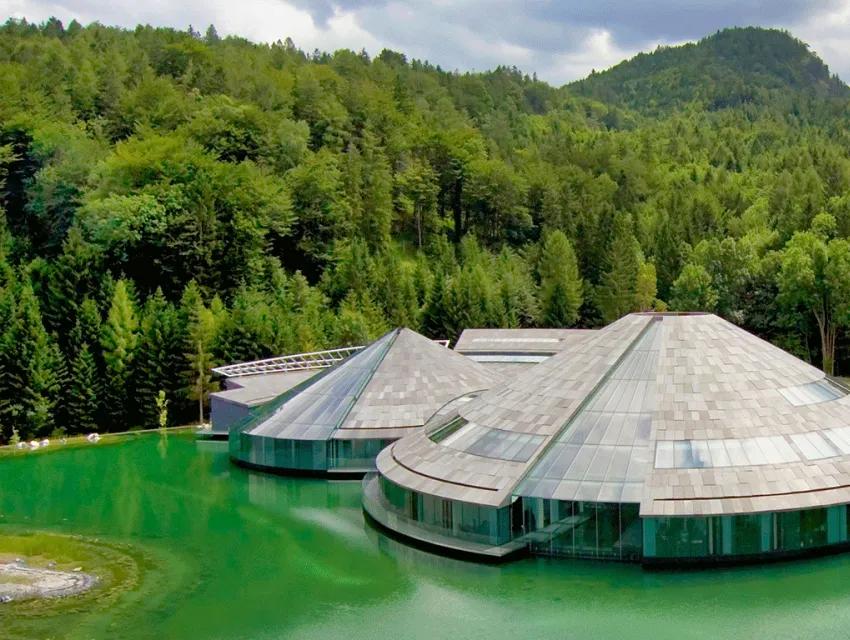 Zentrale von Red Bull in Fuschl