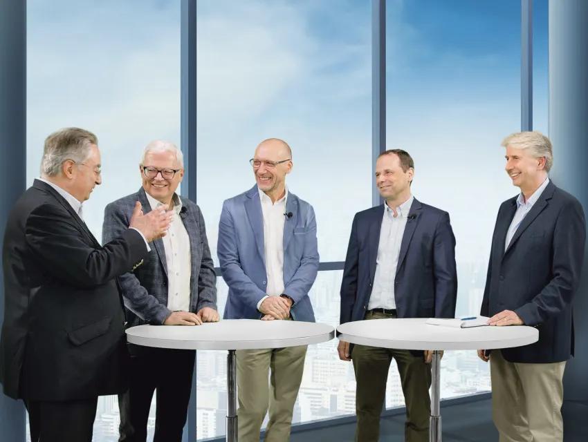 Foto der Teilnehmer beim Round Table zum Thema Mehrwegquote