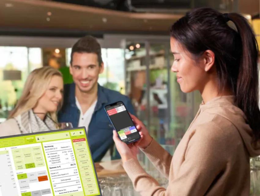 Fachkraft nutzt APRO Kassensystem am Smartphone und Bildschirm