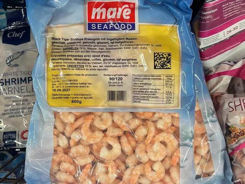 Garnelen im Tiefkühlregal mit 2D Code auf der Verpackung