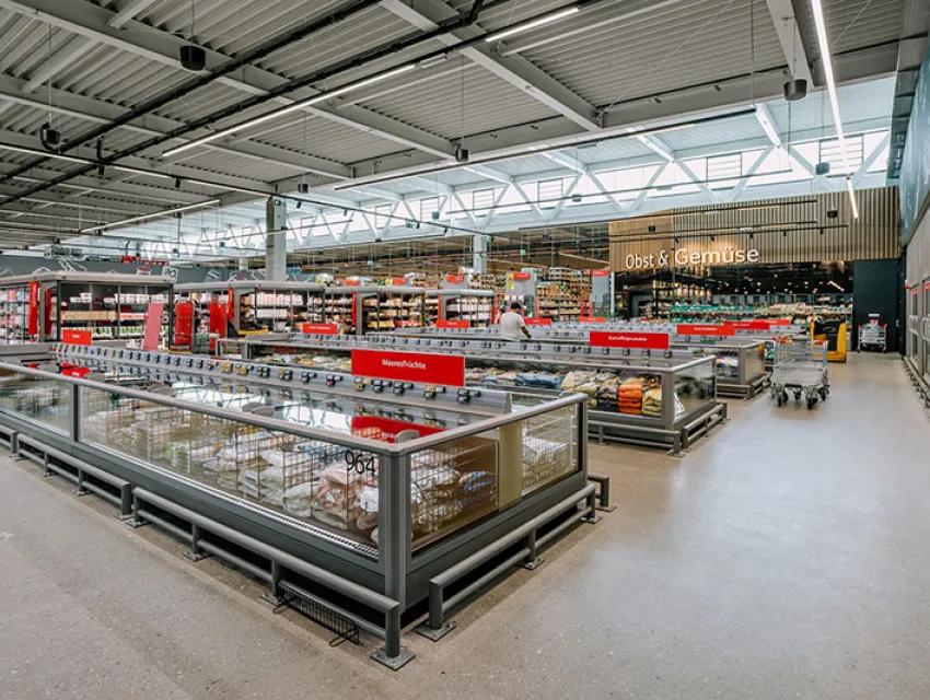 Foto zeigt eine Tiefkühlabteilung in einer Markthalle