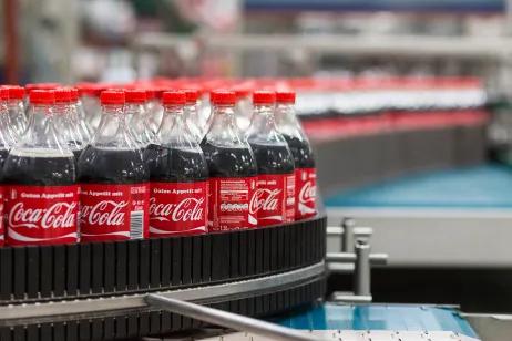 Coca-Cola HBC Österreich setzt auf GS1 Standards in der Produktion Abfüllanlage für Coca-Cola Flaschen