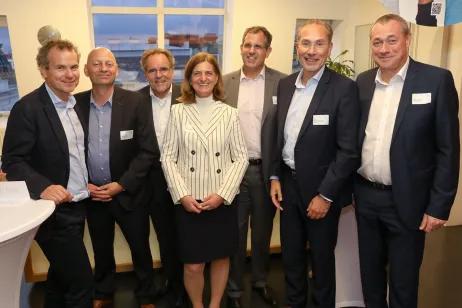 Tag der offenen Tür bei GS1 Gruppenfoto von Gästen bei einer Veranstaltung