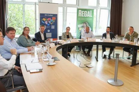 Foto der Teilnehmenden am Round Table rund um 2D Codes im Handel