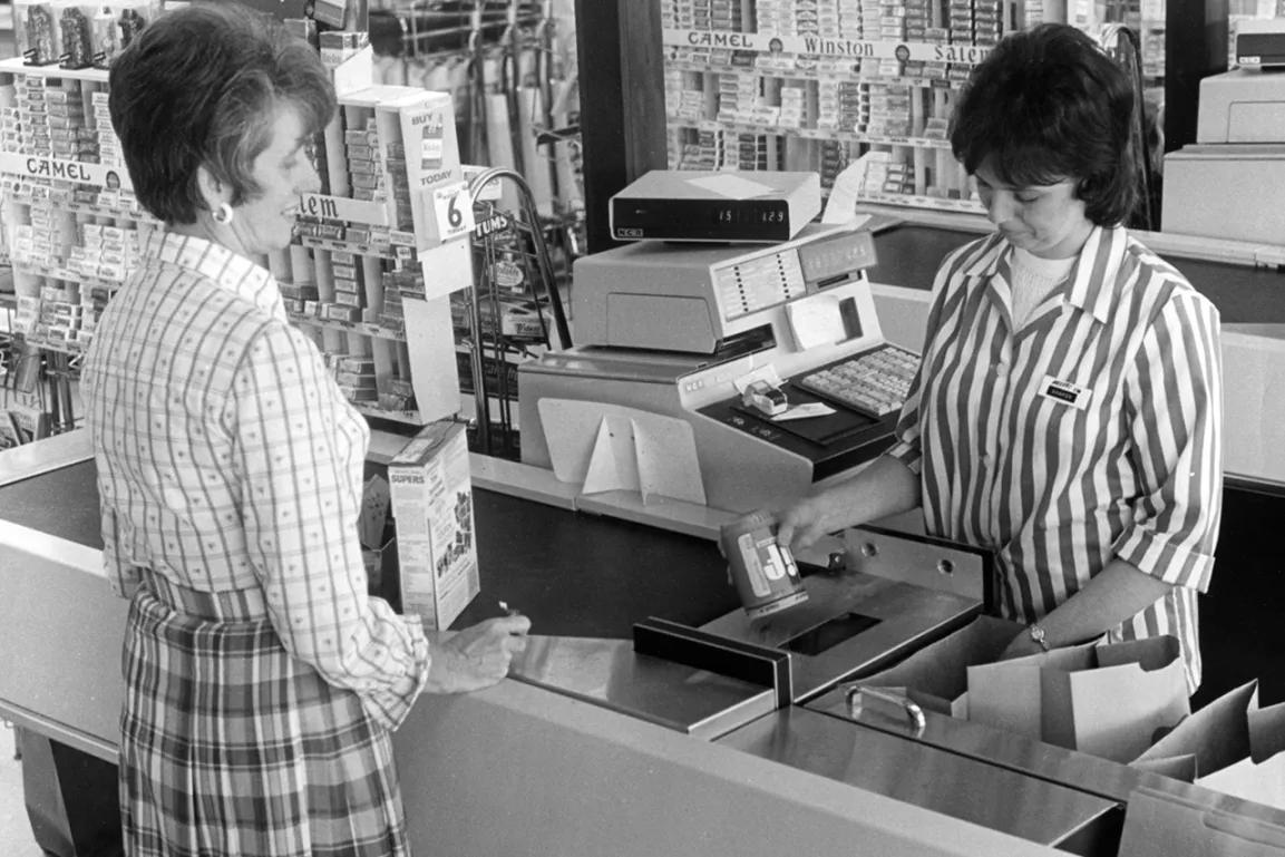 Scannerkasse 1974 in einem Marsh Supermarkt