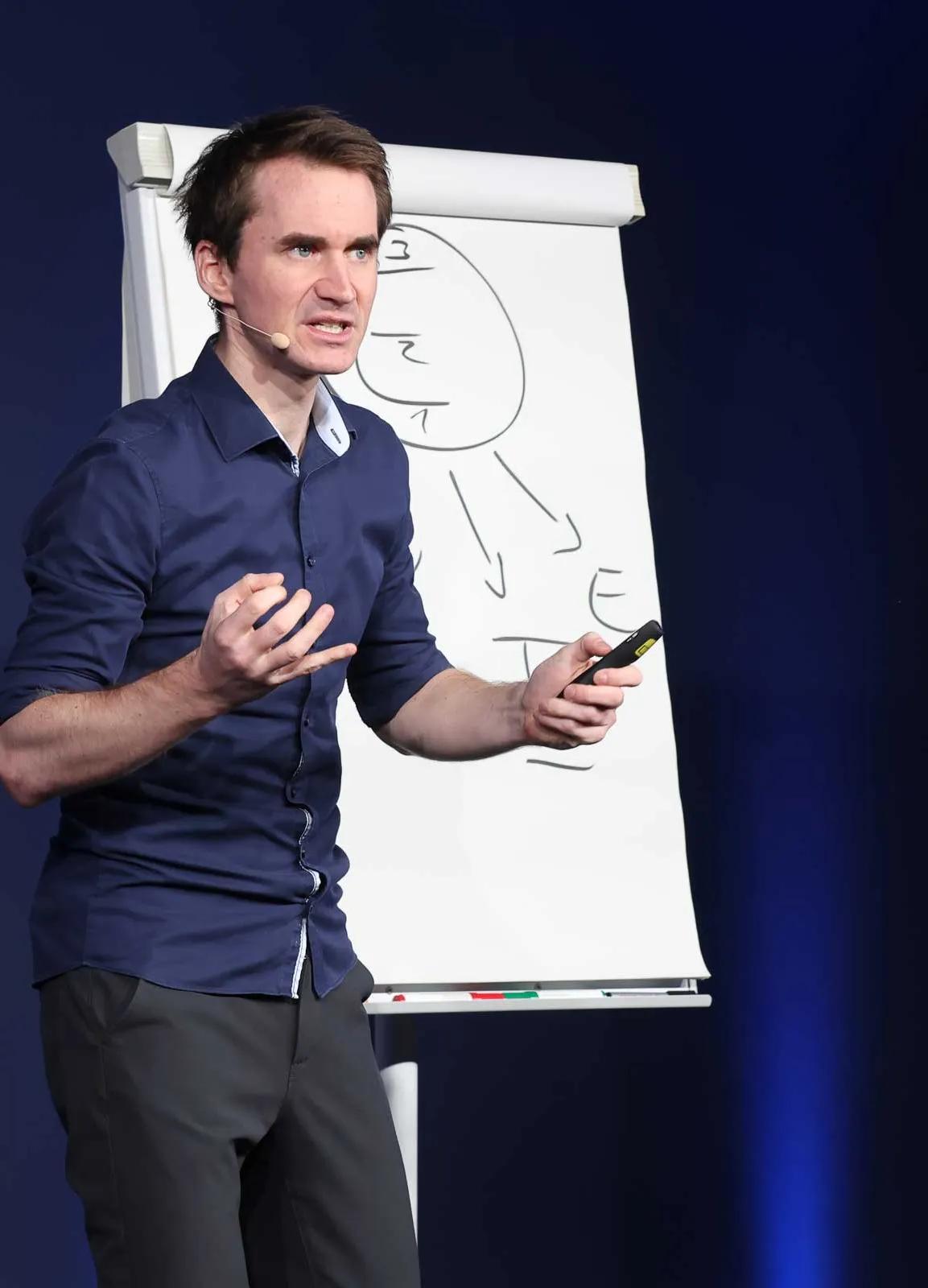 Foto des Neurowissenschaftlers Henning Beck