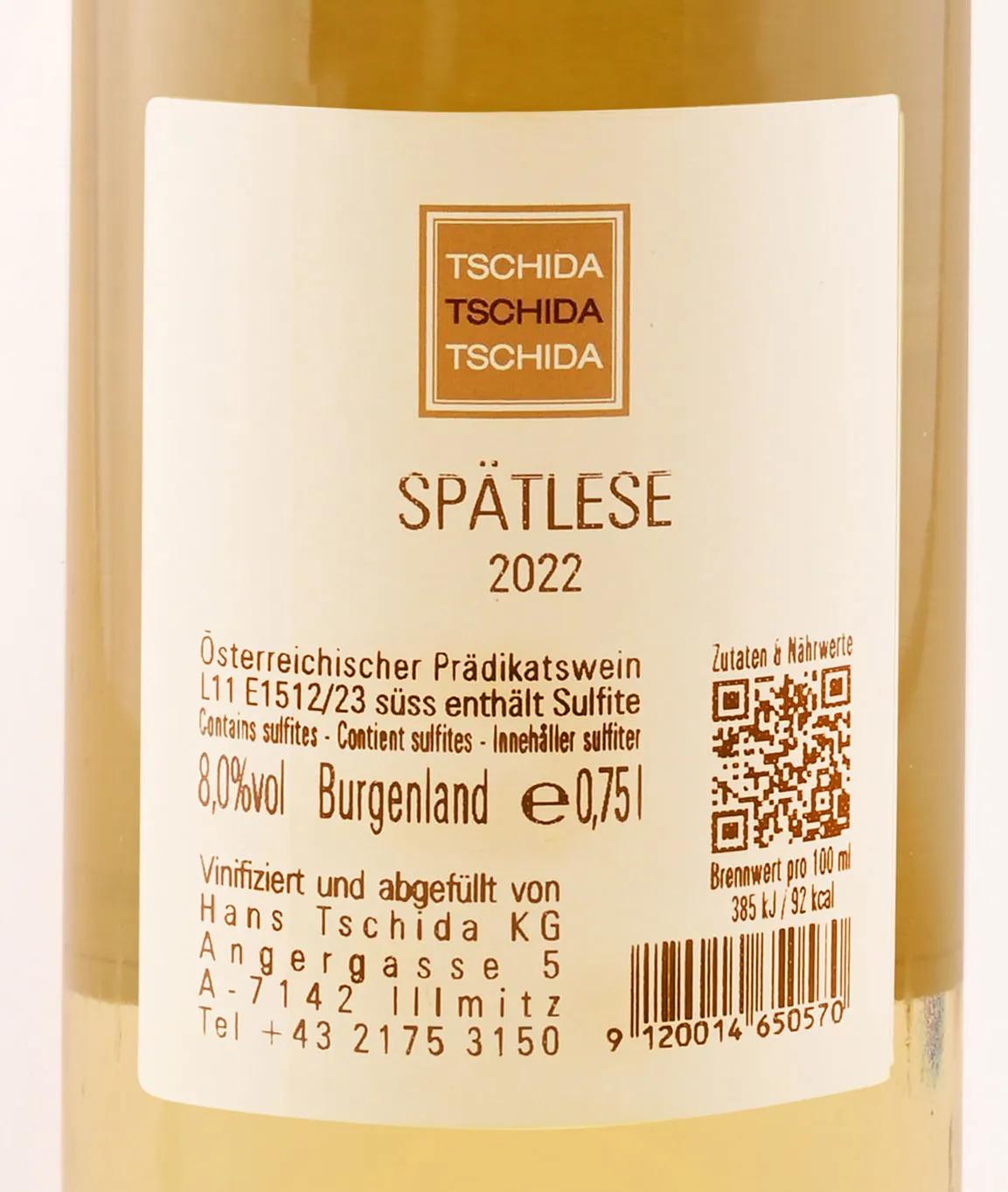 Foto zeigt Weinetikett mit QR Code und Strichcode mit GTIN