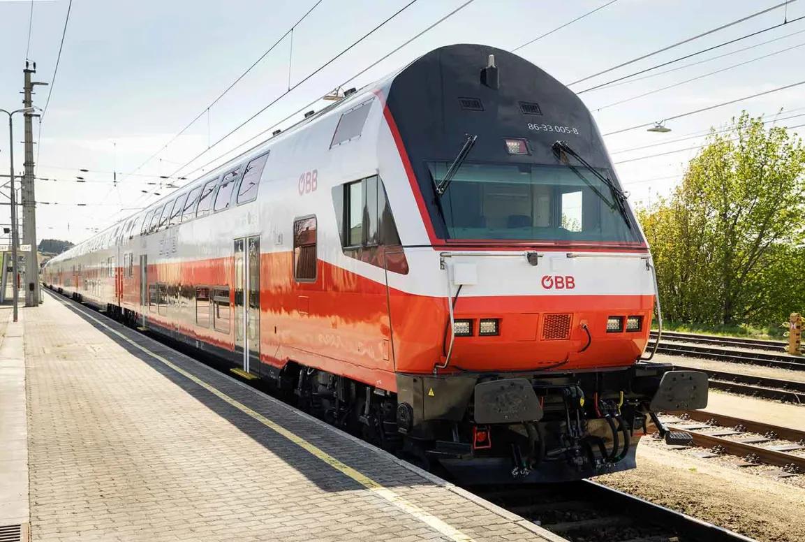 ÖBB Cityjet am Bahnsteig