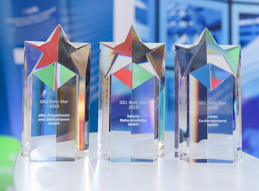 Die Trophäen für die Preisträger stehen bereit Die Trophäen vom GS1 Sync Star Award