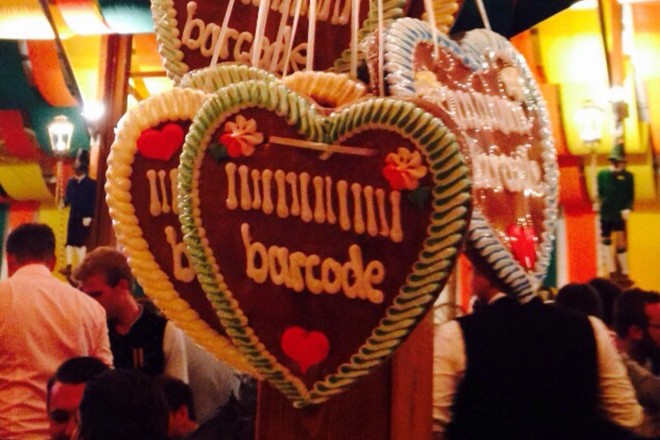 Schmackhaft und lustig - Lebkuchenherzen mit Strichcodes Lebkuchenherzen mit einem abgebildeten Strichcode