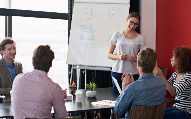 Workshops, Inhouse-Schulungen und Vorträge bei GS1 Workshop Teilnehmer in kleinem Kreis